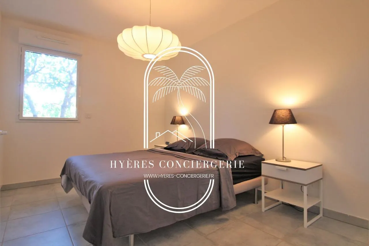 Au bout de la rue la Mer- T3 jardin/piscine PARKING/WIFI Carqueiranne France