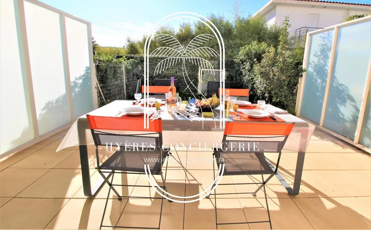Appartement Au bout de la rue la Mer- T3 jardin/piscine PARKING/WIFI Carqueiranne
