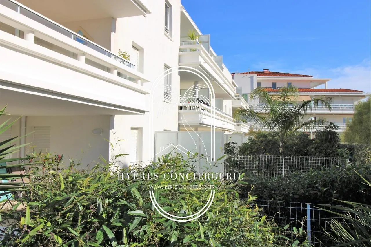 Au bout de la rue la Mer- T3 jardin/piscine PARKING/WIFI Carqueiranne