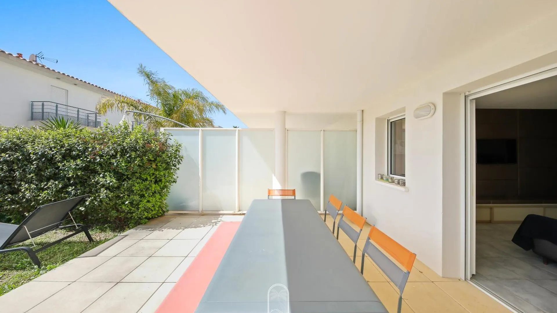 Au bout de la rue la Mer- T3 jardin/piscine PARKING/WIFI Carqueiranne