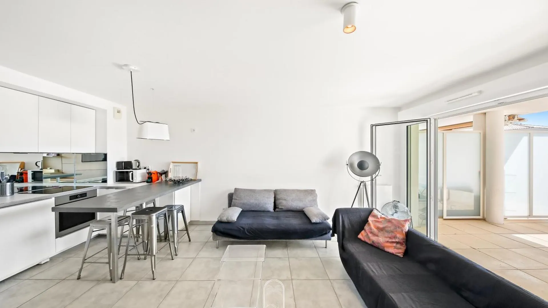 Au bout de la rue la Mer- T3 jardin/piscine PARKING/WIFI Carqueiranne 0*,  France