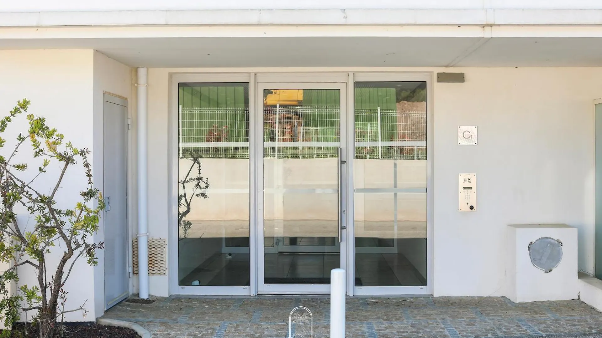 Appartement Au bout de la rue la Mer- T3 jardin/piscine PARKING/WIFI Carqueiranne