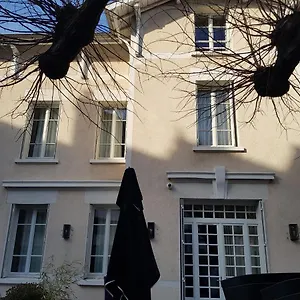 https://chambre-dhote-croix-rousse.hotels-rhonealpes.com